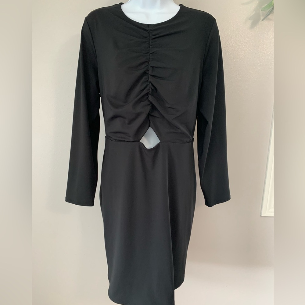 Express Body ContourBlack Long Sleeve Dress with Ruched Front